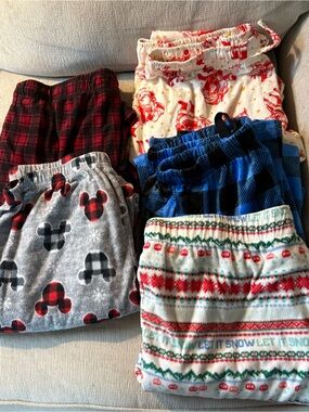 5 Pairs of Men’s  Fleece Pajama Pants - excellent condition! Some never worn!